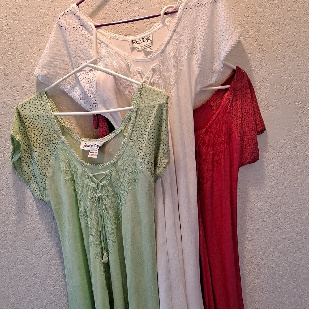 Dresses - Picture 4 of 4